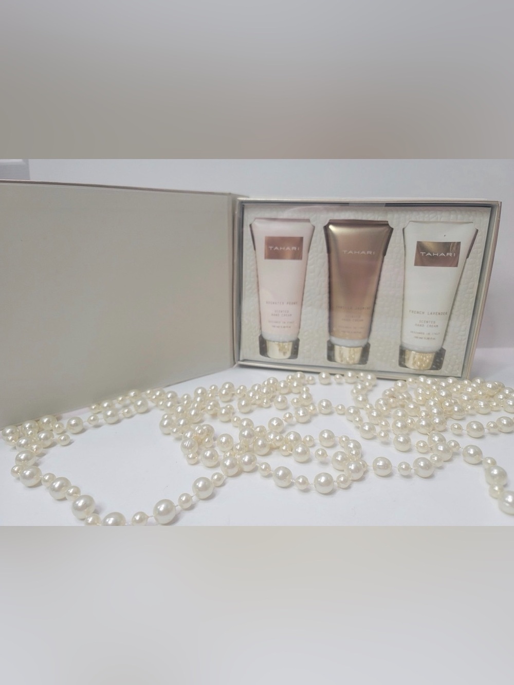 Tahari Brand New Luxury Hand Cream Set for Sale